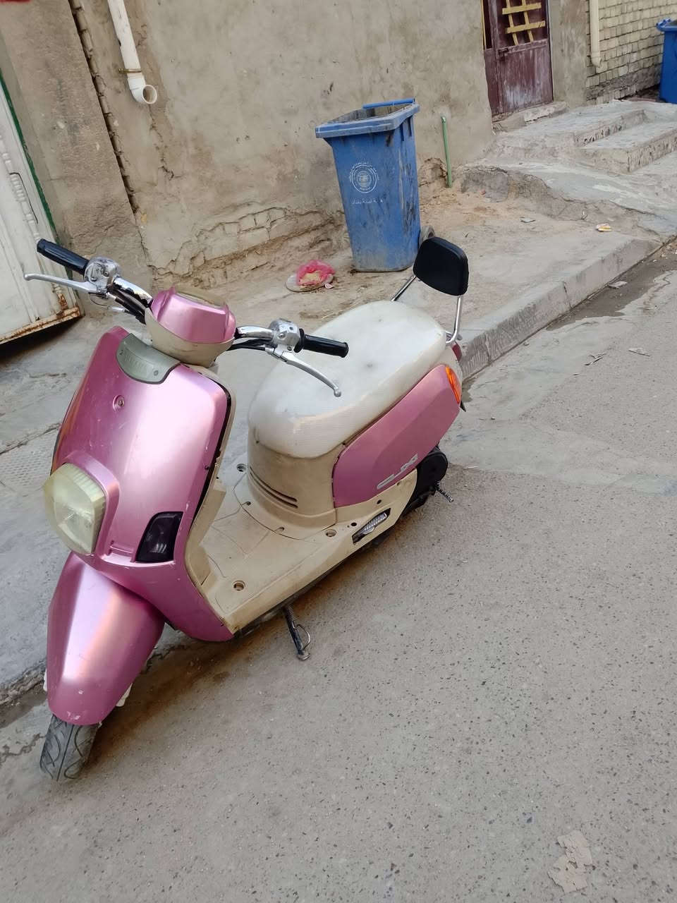 سلام عليكم بوليس للبيع الدراجه بيهه تبخير وهاي نضافتهه كدام عينك وابيع كوم حديد بس اكفلهه من الحلال والحرام والسعر 300 قفل ومكاني مدينه الصدر ***********
