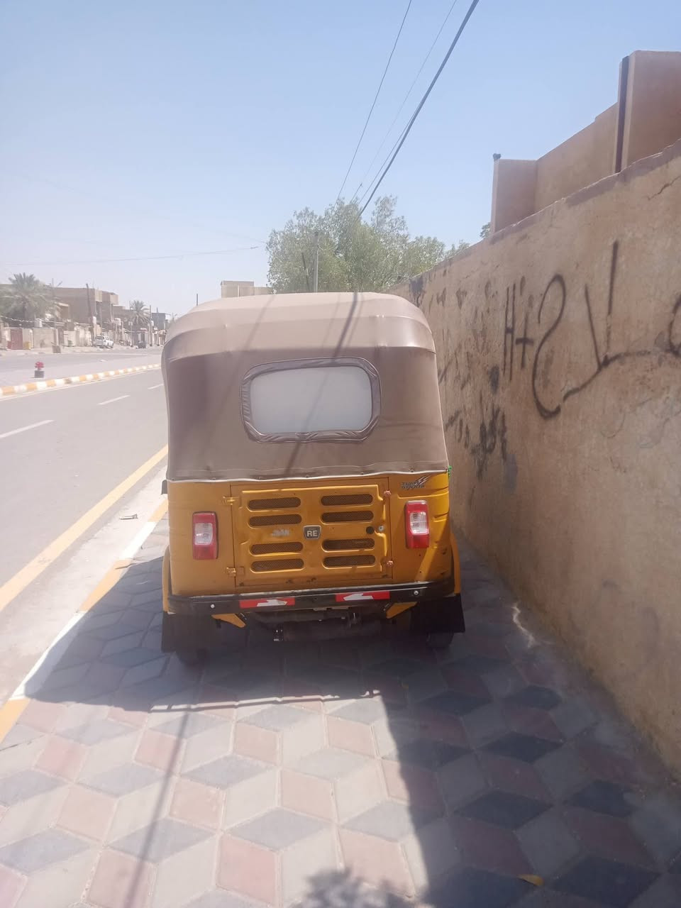 تكتك للبيع مديل 20 كفاله رقم  بيه بس الدوس معمرات السعر 6 ونص وبيه مجال قليل مكاني كوت حي الجهاد  ***********
