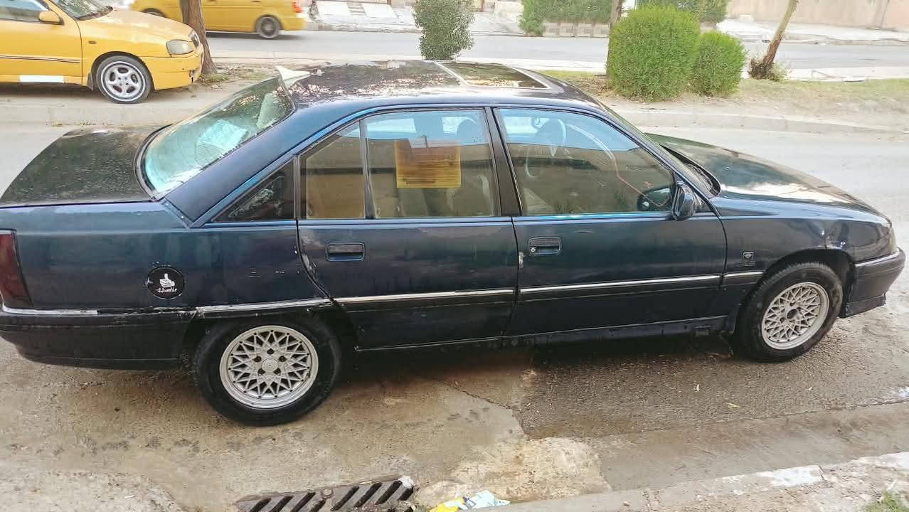 السلام عليكم اوميكة للبيع محرك 26 كير مكينة شرط غرامات عليها 100 عل مشتري سيارة جهازة سعرها 24 وبيها مجال موصل الايسر حي سومر ***********
