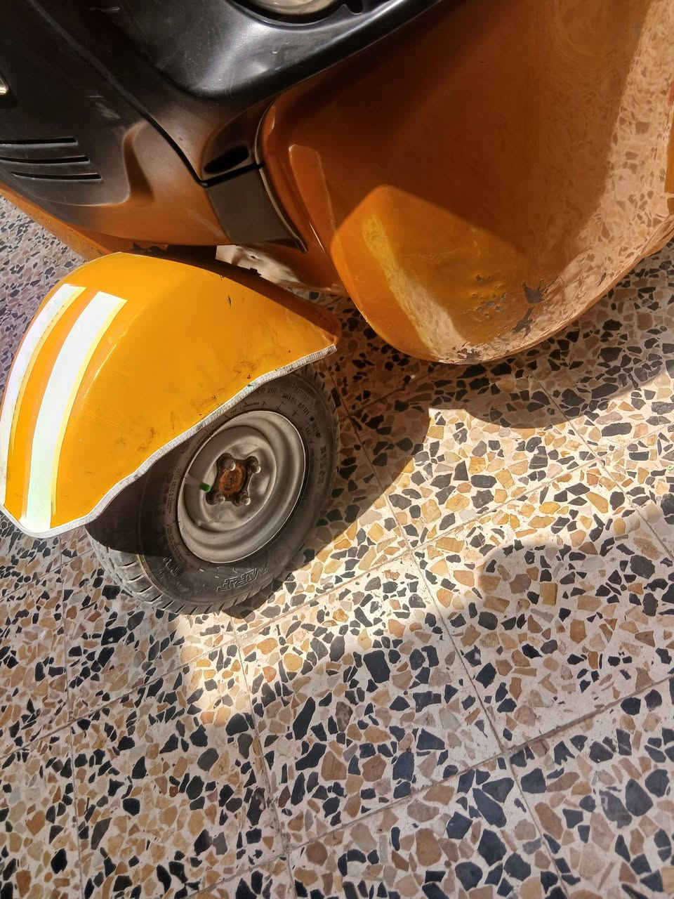تكتك واحد 21 ليموني شهر 9 سنويه عماره. الكشره والمكينه. ناعمه. تجفيت شركه  مكاني عماره حي شرطه.   سعره 6900 وبيه مجال الشراي.   ***********.      ***********
