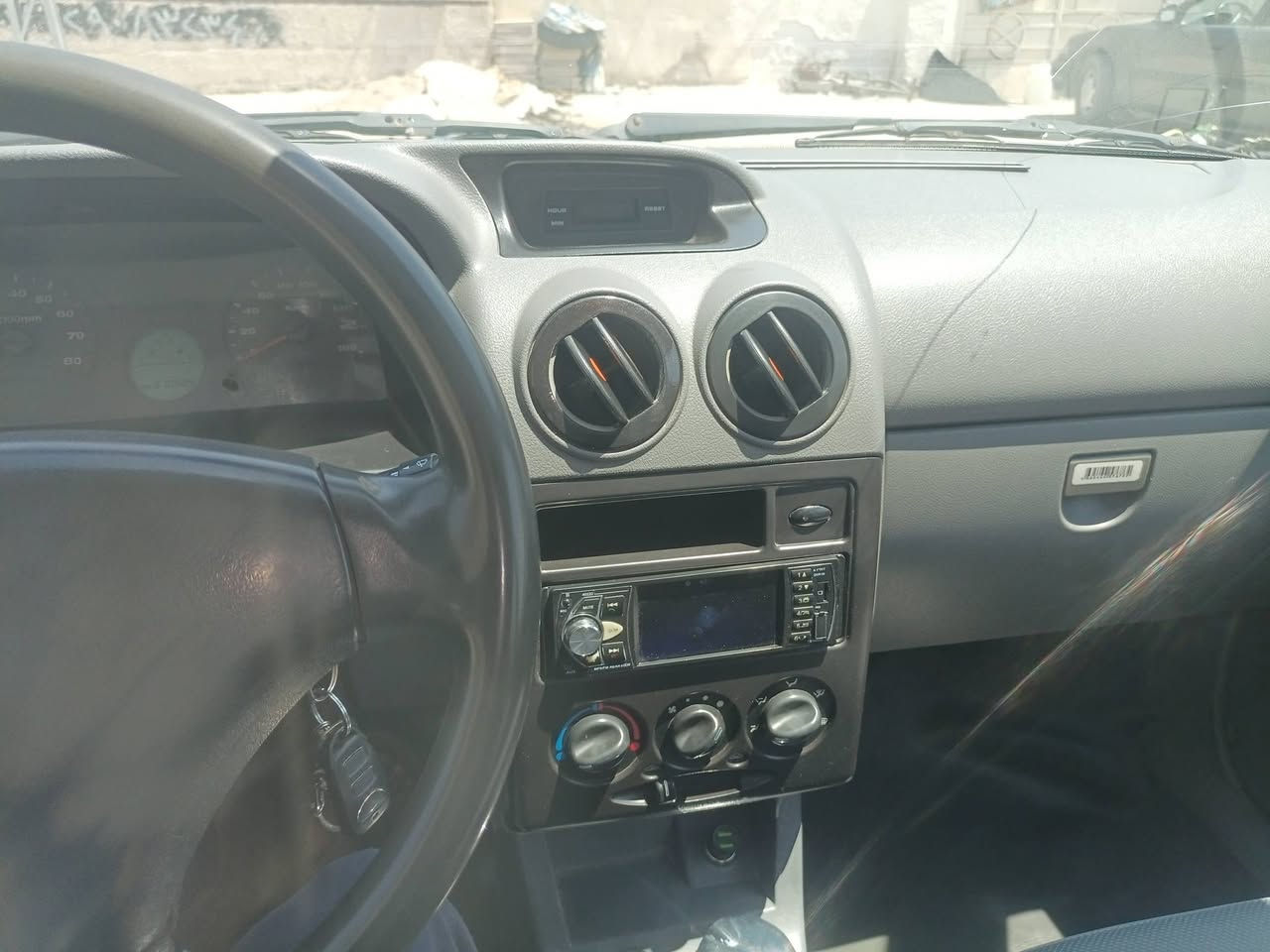 السلام عليكم
سايبا للبيع موديل ٢٠٠١٢ رقم بغداد سنوية ساقطة صارلها كم شهر كير مكينه خير من الله مابيها اي قطعة  تبديل  فقط فطر بالشاصي بسيط وطخة بالباب الخلفي تخم تاير جديد تبريد شغال منظومه كلها جديدة مبدلها مكاني بغداد بسماية السعر ٤٥ وبي مجال هاتف ***********
