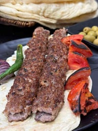 كباب ما تمل منه بحي الجهاد 🤔🔥  منو برأيكم يسوي أطيب كباب بالمنطقة 😍🥩  ...