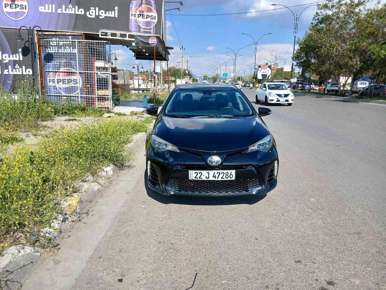 سلام عليكم تويوتا كرولا ٢٠١٧ فئة SE لون اسود ماشية ٨٤ ميل ضرره باب الخلفي السكن مبدل بلادي و شوية هلال بي صبخ و بدون دواخل و بدون ايرباك هزة و سنوية كلشي جديد و تخم تاير و دسكات جديد رقم اربيل و هذا رقمي *********** واتس اب هم موجود سعرة ١٣٥ بيه مجال قليل
