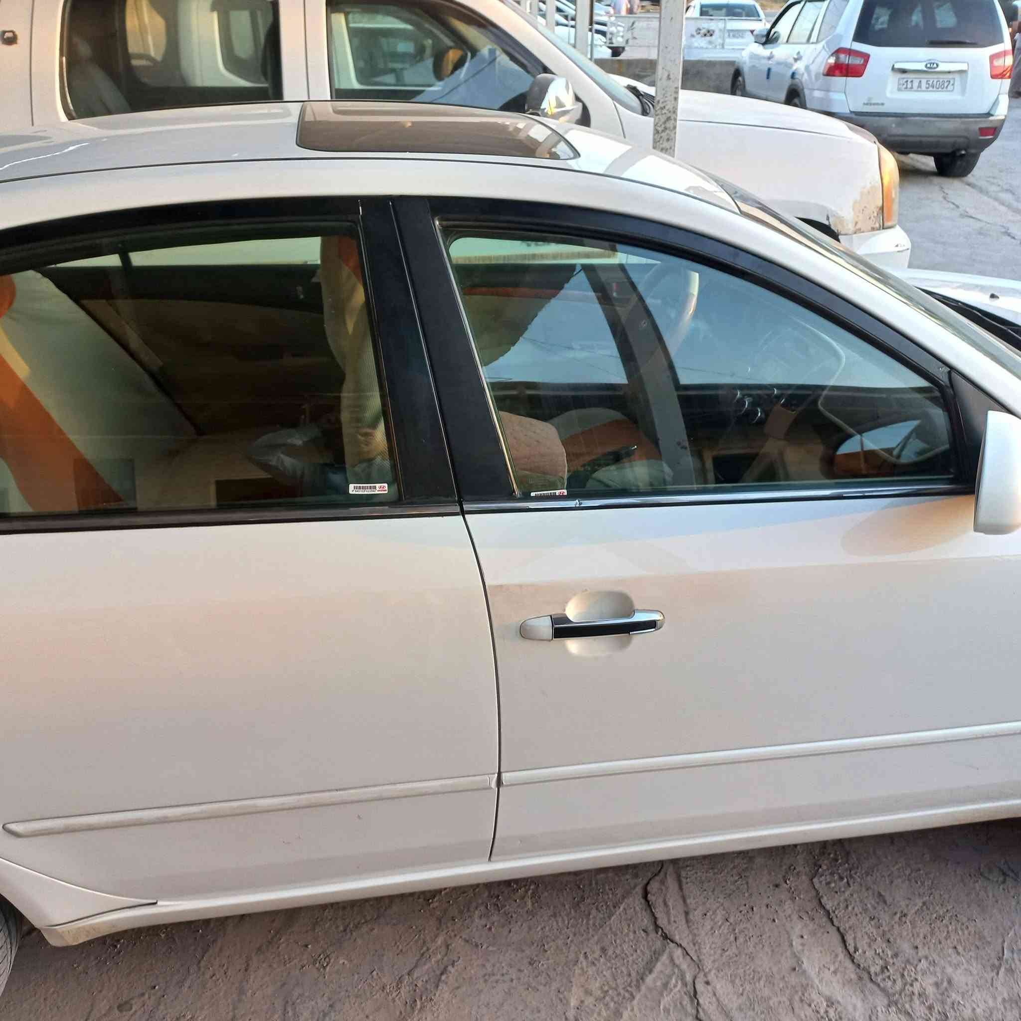 سوناتا ٢٠٠٩ وارد أمريكي
 فول مواصفات
 بيها صندوق وباب وجاملغ صبغ ابيعها حزام بسعر  ٨٣ وبيها مجال رقم انبار شرط التحويل  للاتصال ***********
