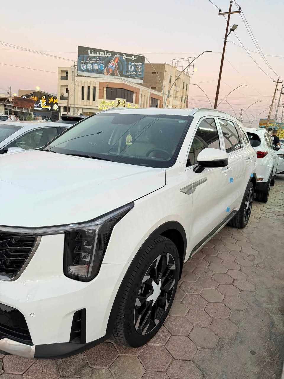 السلام عليكم سورنتو 2025
كفاله عامه.السياره زيرو 
ماشيه 6 الف فقط 
عليه تضليل درجه اولى 
فول عدى البنوراما 
مكان الرمادي 
السعر 317وبيه مجال 
***********
