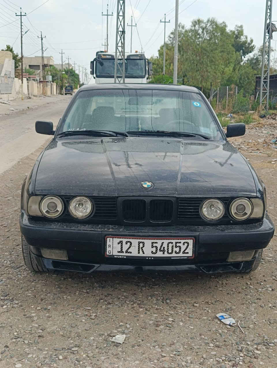 السلام عليكم
BMW1991
520i
رقم نينوى مسطرة 
محرك كبس 6 اسلندر 
كير والمحرك شرط 
السعر 47 وبي مجال بسيط 
***********+الواتساب
