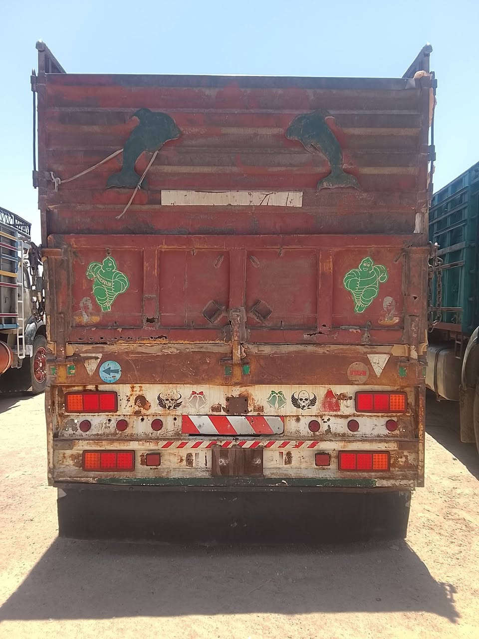 للبيع مقطوره المانيه82 دناكير13مدور جنط 20 طول سبعه وربع صينيه 110 سعر 11 مليون وبيها مجال رجأن المو شراي لا يتصل ويتعبني ***********///***********
