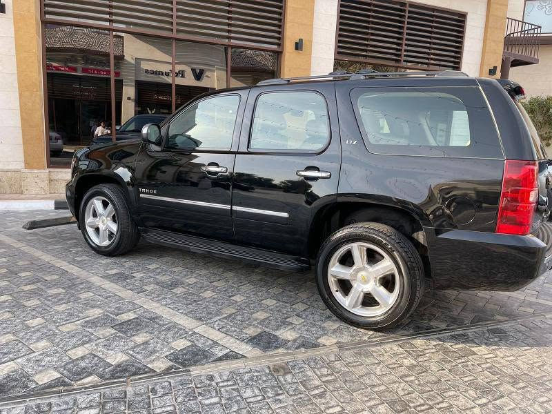 تاهو موديل 2009
الفئه LTZ فول مواصفات 
دخول جديد السيارة جديده بمعنى الكلمة بدي دواخل مكينه كير تايرات جاهزه من كلشي شرط المكينه برغي ما مفتوح بيها 
بيه كصه قمارة  فقط 
مكان السيارة البصرة 
السعر 56 وبيها مجال حك الجية 
السيارة ( ادوات ) متومة طبق الاصل على شمالية 
رجاء الي مو شراي لا ينطي سعر ويواعد وهسه جايك ويشرد 
الاستفسار 
***********
