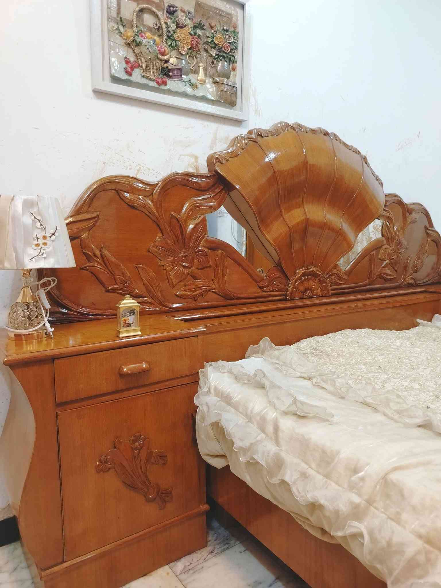غرفة نوم تسكام صاج داخل وخارج شغل ثقيل ضهر جرجوبه خمسه ملم استعمال قليل مابيها اي ضرر مكاني حلة حي الجزائر ***********.   ***********
