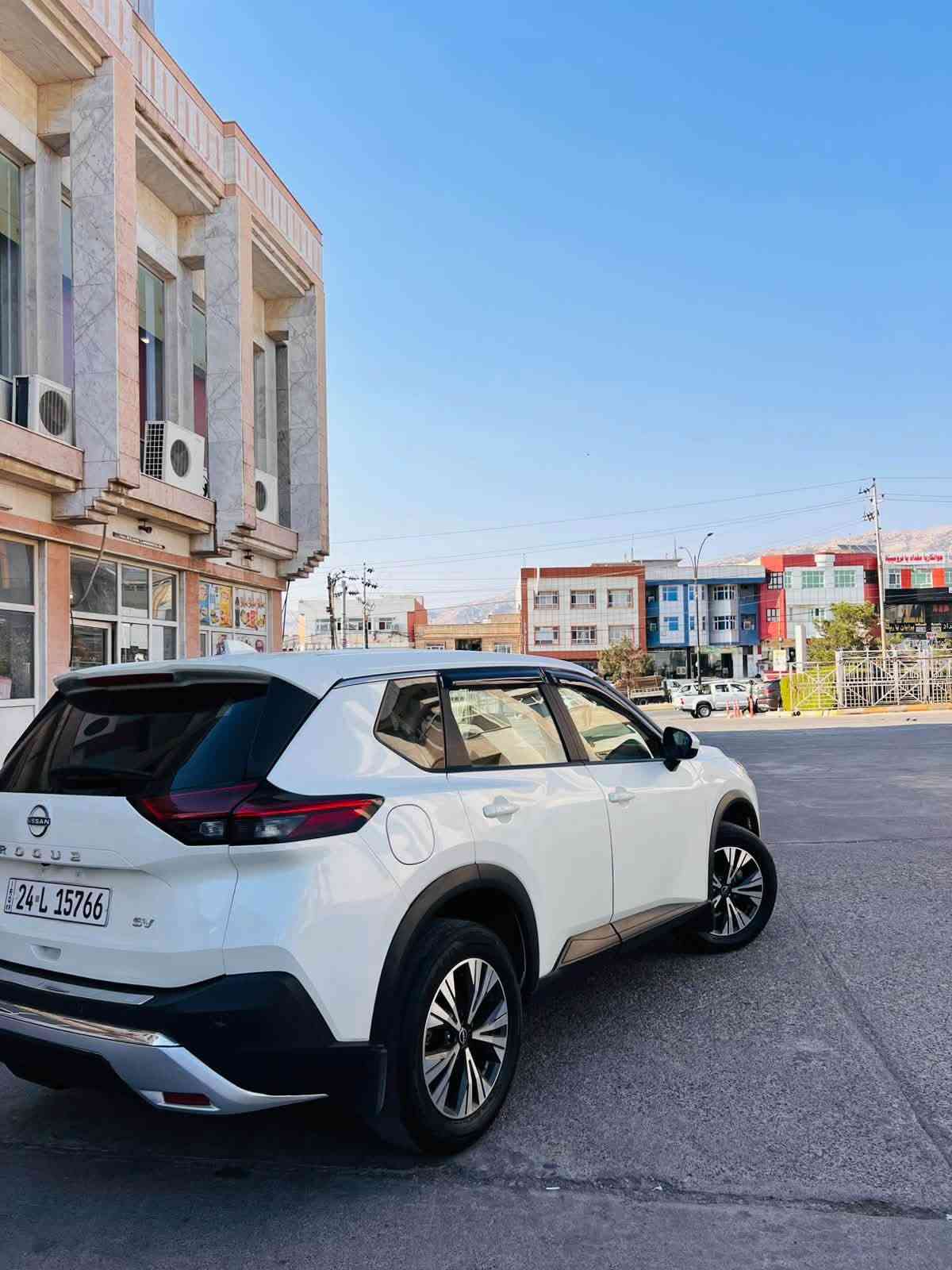 نيسان روج2023SVكلين
بدون صبخ بدون تعديل 
بدون ايرباك 
كيرمحرك شه رت
3بستن
مابي سلايت سياره
سعر160مجال
***********
عقره
