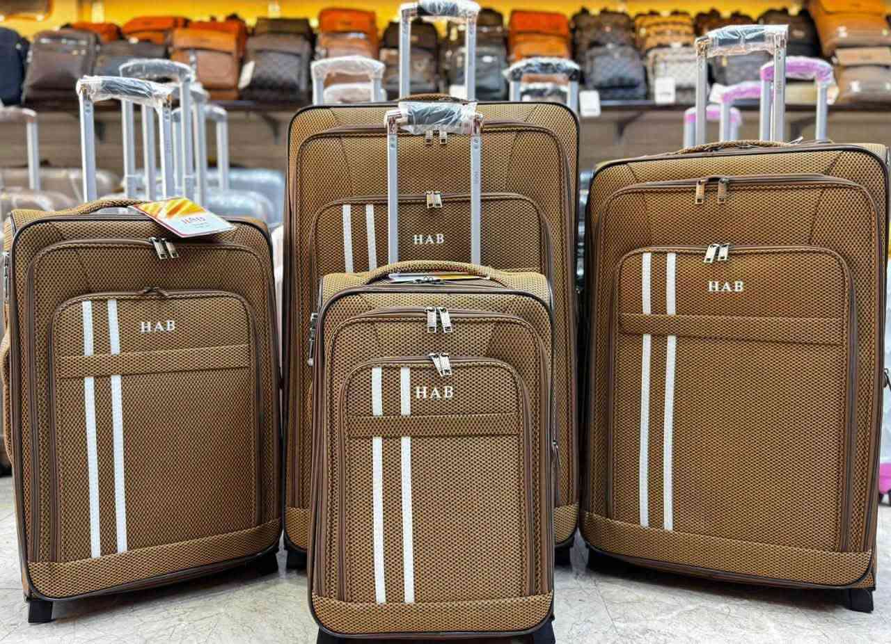 حقيبة سفر سيت سداسي 👌
حقيبة سفر سيت رباعي 🫰
تباع مفرد أو درزن كامل 
العنوان الانبار هيت الشارع الرابط بين شارع الحمام و باب الحارة محل علي العبيدي

نص مكتوب في الصور:
- Pc619
- Pc950
- سيت فايبر 6 قطع
- 32-28-24-20-15-12
- زوايا ذهبية
- استيراد سنة 2026
- شركة سراج الاصالة
- للـتجارة العامة
- بيجي ذهبي
- قفل أمان
- 4 عجلات 360 حركة 360
- خفيفة الوزن
- خامة قوية