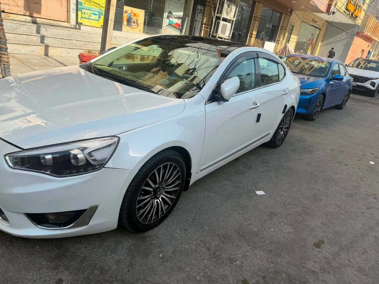 السلام عليكم 
كادنزا 2014 لون ابيض 
خليجي 3500
سياره vip 
فول مواصفات بانوراما الvip مواصفاته 
معروفه 
تبريد منظومه جديده قبل شهرين شادها 
صدر ميكانيك مكينه كفاله 
سونارها جديد قبل سبوع اخذته وتجي تأخذلها سونار 
حادثها تبديل بنيد وجاملغ اصلي وكاله نفس اللون وجاملغ الثاني مصبوغ 
سياره رقم أربيل جديد أنكليزي باسمي تحويل مباشر او وكاله
السعر 110 وبيها مجال 
اتصال على الرقم مباشر 
***********
