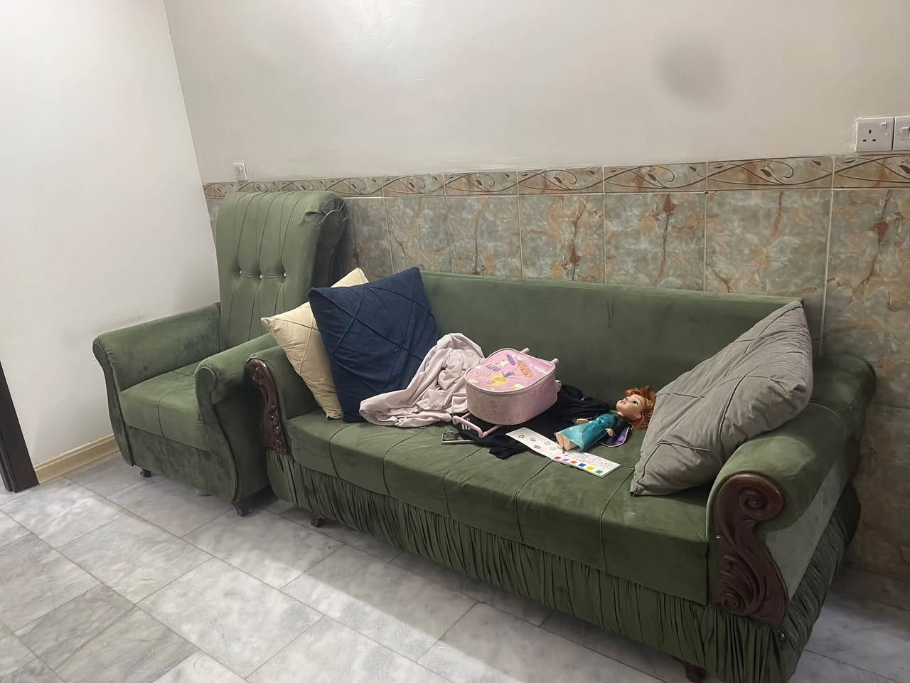 تخم قنفات عشر مقاعد بحالة جيدة خلي سعر وتعال اخذه بالعافية عليك
***********

