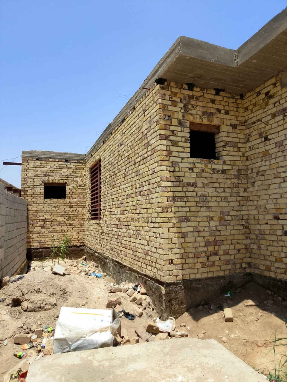 هيكل لبيع زراعي حي الجامعه شارع 20 مساحته 250متر غرفتين صاله برانيه مطبخ صحيات كراج طارمه حديقه اي استفسار عل هذا الرقم *********** اذا اكو بيت كامل اراوس
