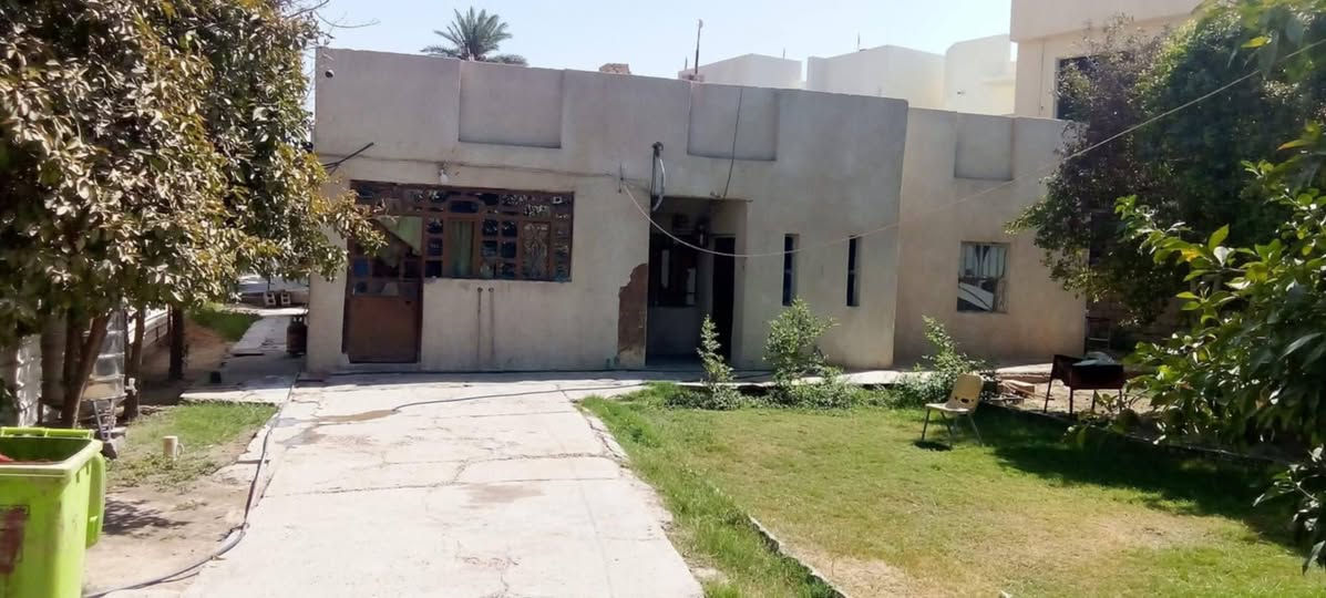 الرقم الأول: ***********
الرقم الثاني: ***********
أبو غريب - دارين للبيع 🏡 

للبيع عقار بمساحة كليّة كبيرة وموقع استراتيجي، يحتوي على دارين:

✅ الدار الأول: بناء حديث 

✅ الدار الثاني: بناء قديم

📍 الموقع والتفاصيل الكاملة:

المساحة الإجمالية: 760 متر مربع.

العنوان: بغداد - أبو غريب (الناحية) - خلف الطابو القديم - حي 1 آذار (البستان) - قرب جامع الحسن.

نوع السند: طابو.زرعي سند 25بسمي

✨ مميزات الموقع والخدمات:

المنطقة كاملة الخدمات (مي، كهرباء،

موقع قريـب جداً من مستشفى أبو غريب ومن السوق ابوغريب  يعني كل احتياجاتك قريبة ويمك.

📞 للاستفسار والتواصل المباشر 

الرقم الأول: ***********

الرقم الثاني: ***********

#عقارات_بغداد #أبو_غريب #بيوت_للبيع #حي_1_آذار #عقارات_أبو_غريب

@إشارة

