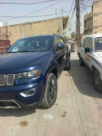 للبيع جيب لاريدو موديل 2017سيارةامريكيةحادثهةجاملغ وبنيدفقط بدون شواصي...