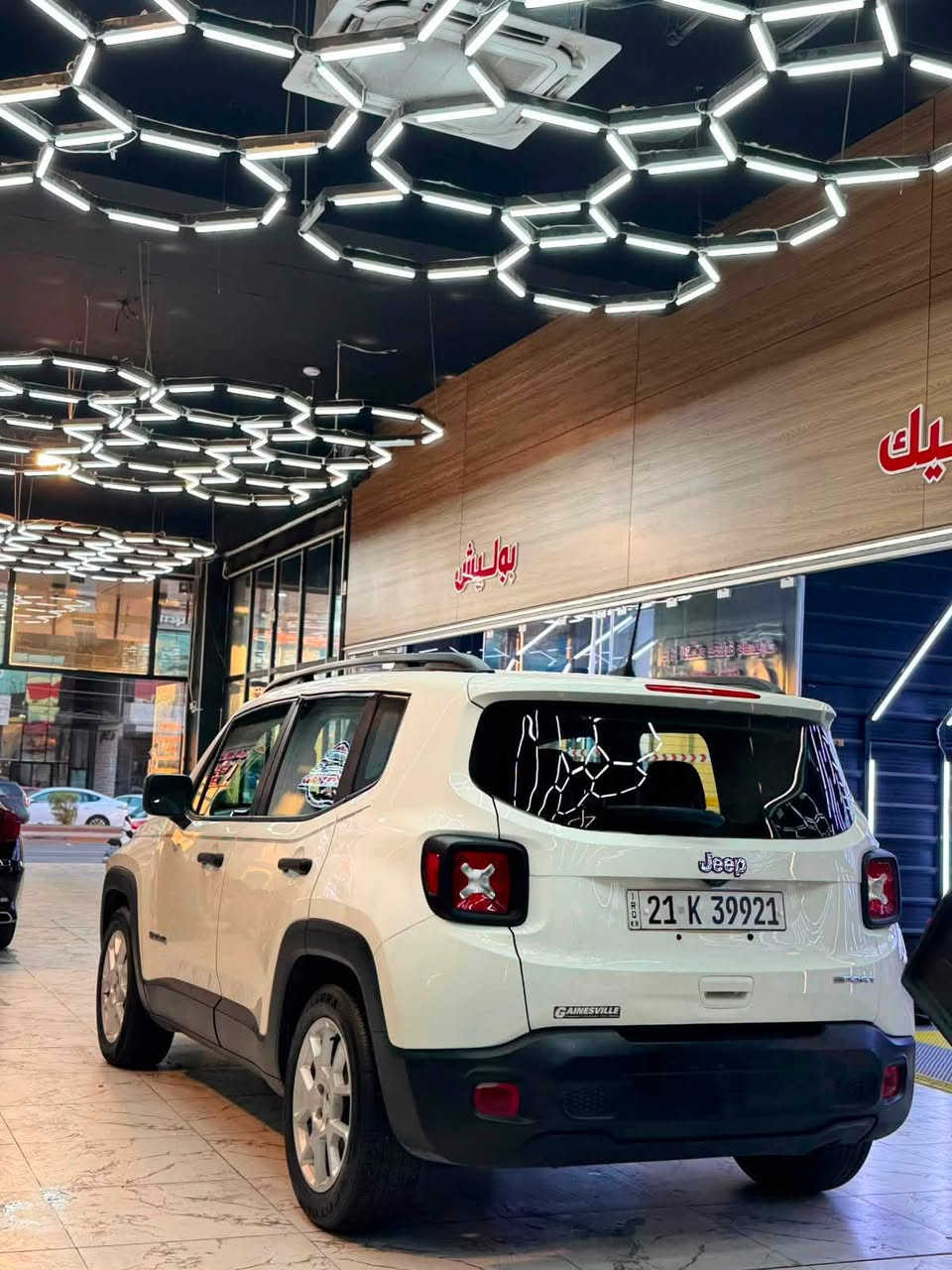 السلام عليكم. Jeep renegade sport للبيع
موديل 2021 
رقم سليمانية 
محرك 2.4
لون ابيض 
ماشية 100 الف كيلو. 
للتواصل: ***********
