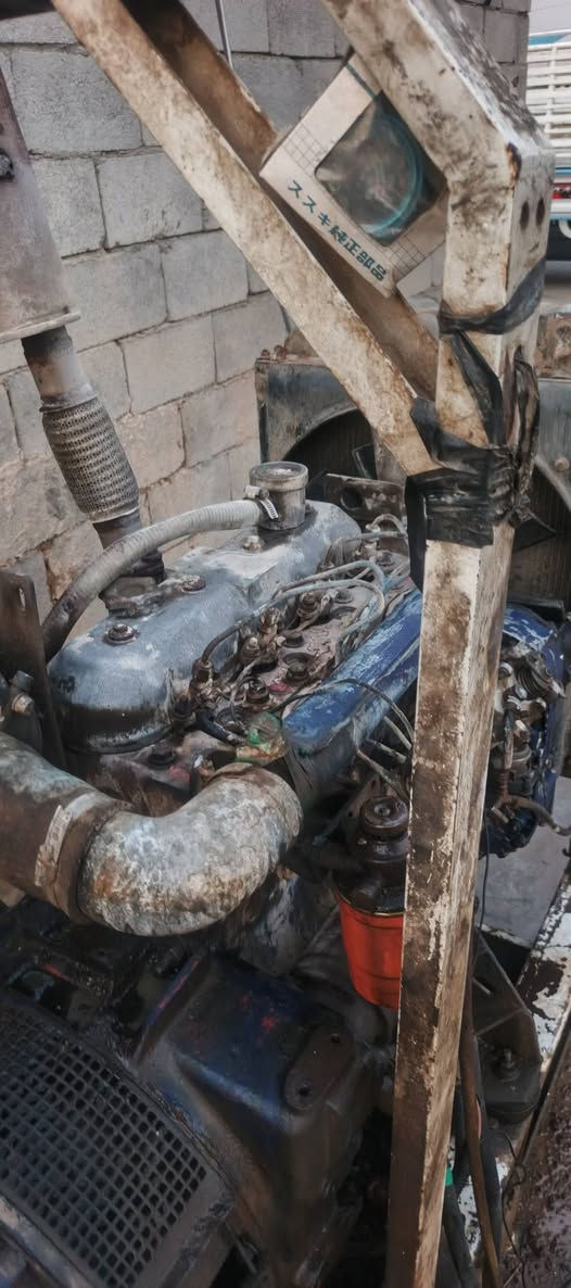 السلام عليكم ورحمة الله وبركاته 
مولدة للبيع نوع افيات ابلادي مع رأس التوليد 40 KV ابلادي المكينة لا تبخير و لا تنقيص خير من الله كهرباء جيدة السعر 30 ورقة وبية مجال بسماية قرية عشرة الاتصال ***********
