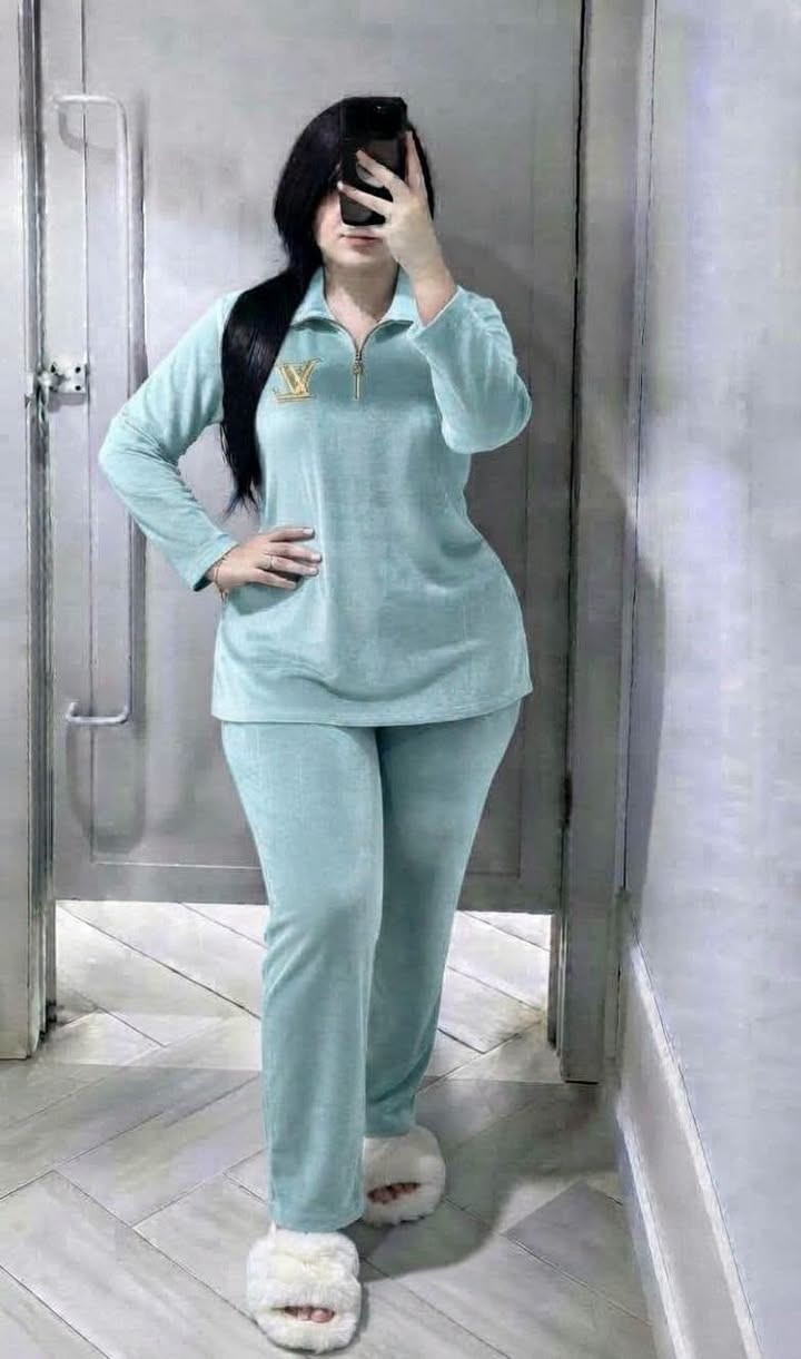 قطيفة مخمل • مقاس L.XL.2XL • ٥ ألوان
