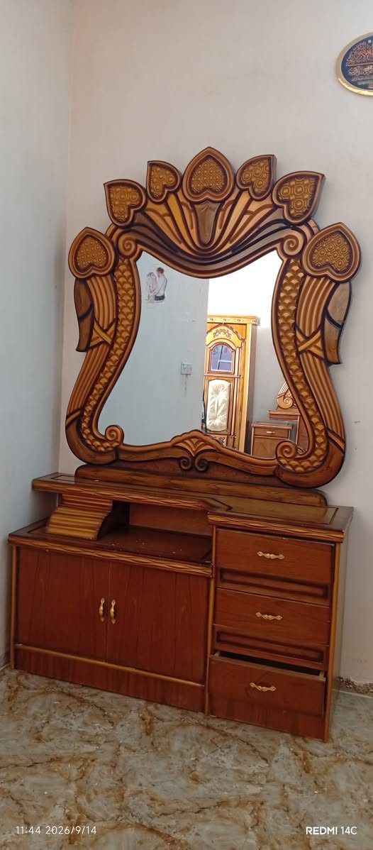 سلام عليكم اخوان غرفه سته ام الملحق بعدهي جديده سعر 800وبيها مجال *********** بي وتساب

نص مكتوب في الصور:
- 11:43 2026/9/14 REDMI 14C
- 11:44 2026/9/14
- REDMI 14C