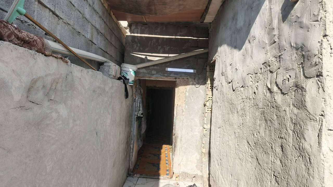 بيت للبيع مساحه 100 متر مكان وره اسواق سوداني مقابيل صورت طيار سعر 14 الاتصال***********
