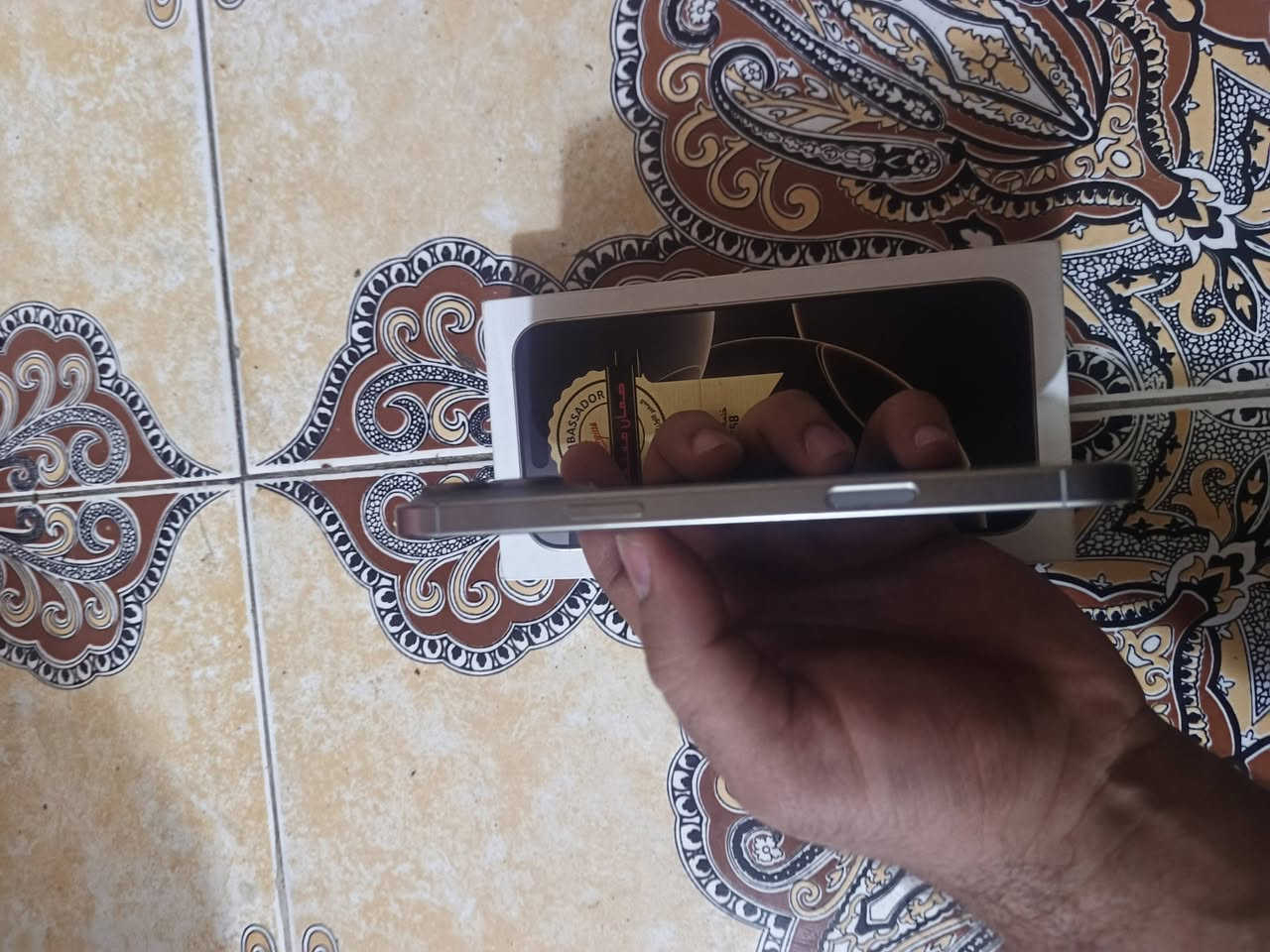 ايفون 16 برو ماكس 256 بطاريه 88 عدد دوراة الشحن 450 الجهاز نضيف ما مفتوح شاصي شخط مابي بس الشاشه بيه شخوط قليله مو واضحات السعر مليون و125 المكان بغداد الشعب ***********
