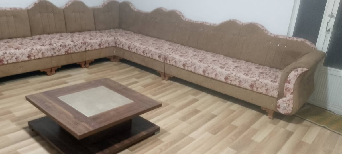 ديوان ١١ نفر نظيف درجه اولى اي عيب مابي للبيع الشراي يتصل ع الرقم ***********
