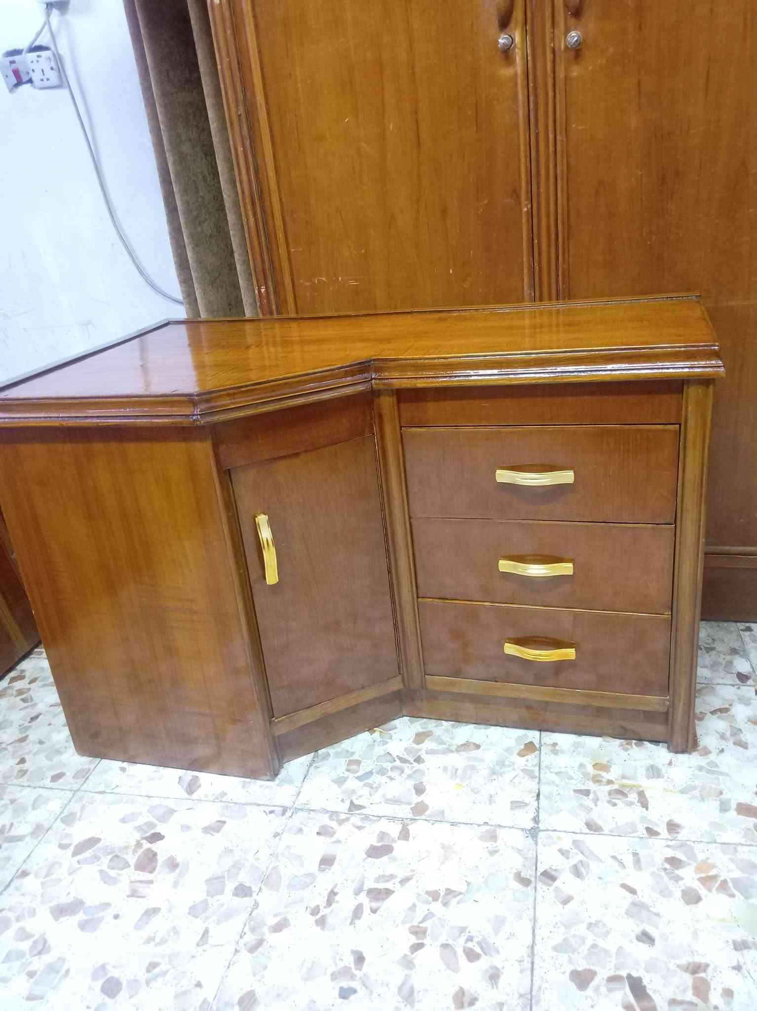 مكلف بلنشر غرفه تسكام نجاره صاج داخل وخارج ظهر جرجوبه ٧٥٠ وبيه مجال مكانه حله للاستفسار الاتصال بلرقم ***********
