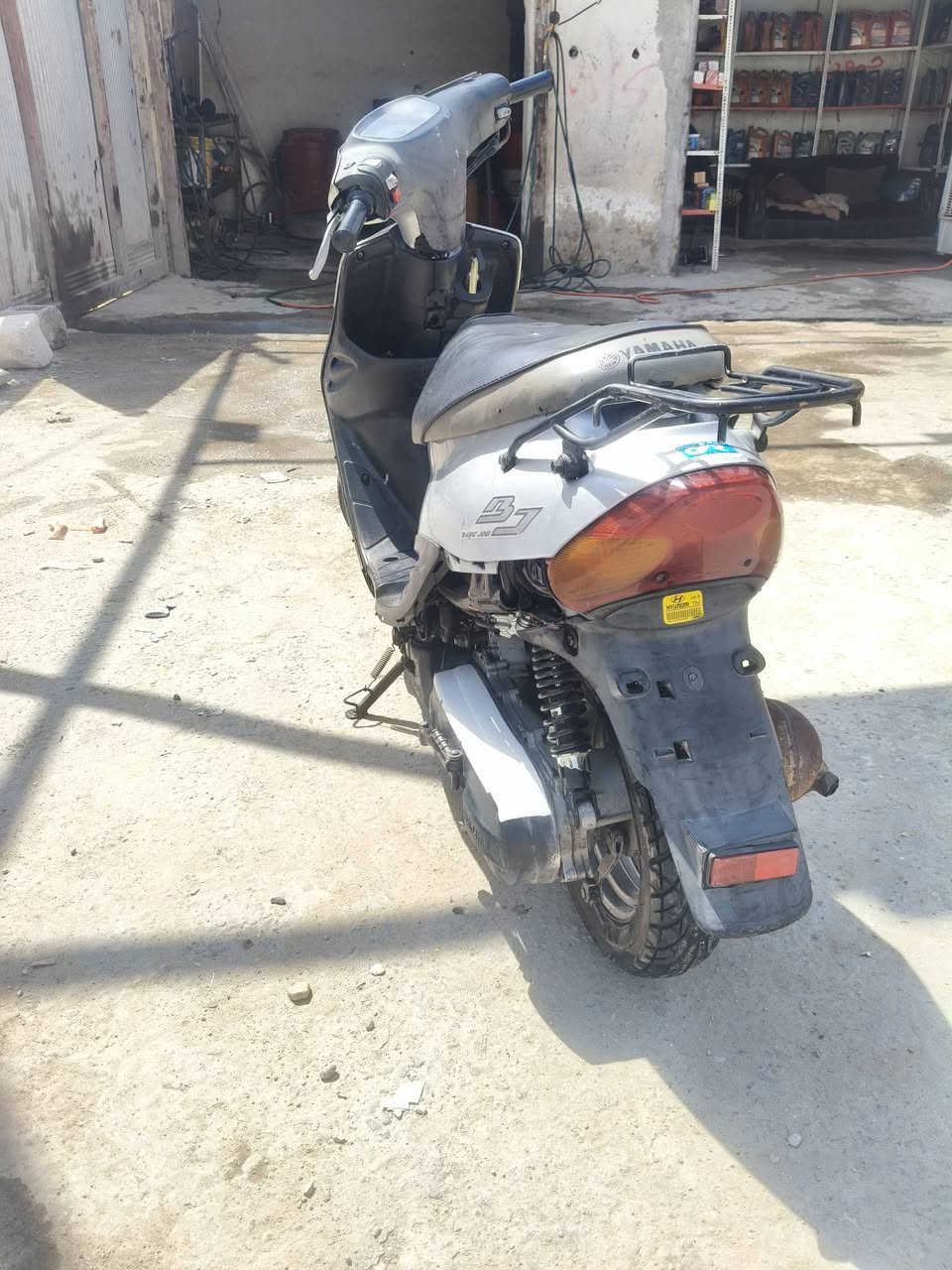 سلام عليكم بيجي للبيع ما مفتوحه دراجه كامله سلف هندر نقص باتري جيب باتري وفحص اشاير لايت بكلايت كله شغال دراجه نضيفه ترايشه موجودات سعره 300وبيه مجال قليل مكاني ناصريه مركز بتضحيه كفرات اصلي تواير جدد هاذه رقمي لشراي***********
