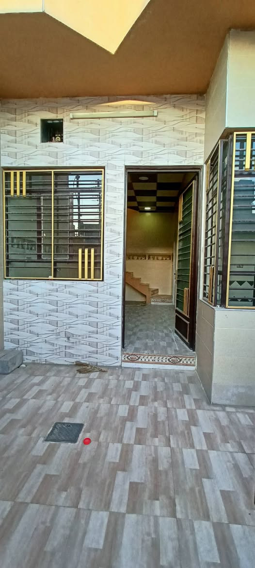 دار للايجار 🏠
حي عدن قرب جامع محمد رسول الله 
مساحة 💯م
غرفة نوم وهول واستقبال ومشتملات 
الدار فول نظافة بورسلين سقوف ثانوية سيراميك...
للاستفسار مراجعة مكتب المازن حي البكر شارع المنظمة قرب المركز 
او الاتصال على 📞☎️***********
