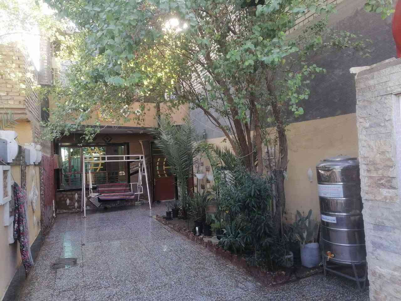 السلام عليكم
بيت للبيع مساحه 280 طالع منة مشتمل 50متر

باقي صافي 230متر البيت طابو زراعي 

حي السفير على الشارع العام شارع 20 البيت الكفاءة والسفير

مقابل منتزه الكفاءة 

ملاحظا البيت يباع وحدة أو مع المشتمل

للاستفسار ***********

