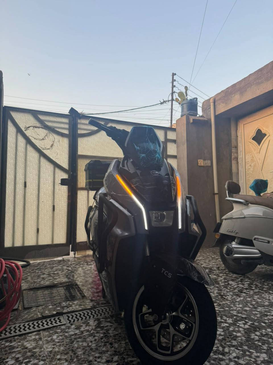 جديده لك مكفوله من كلشي فول ملف 2500   صار شهر من نازله كتلوكاتها وصلها موجود بطاريه ٦مصطره الايلون عليها بعده  فول مواصفات مكاني بغداد الجديده النواب  السعر ٩٥٠ رقمي***********
