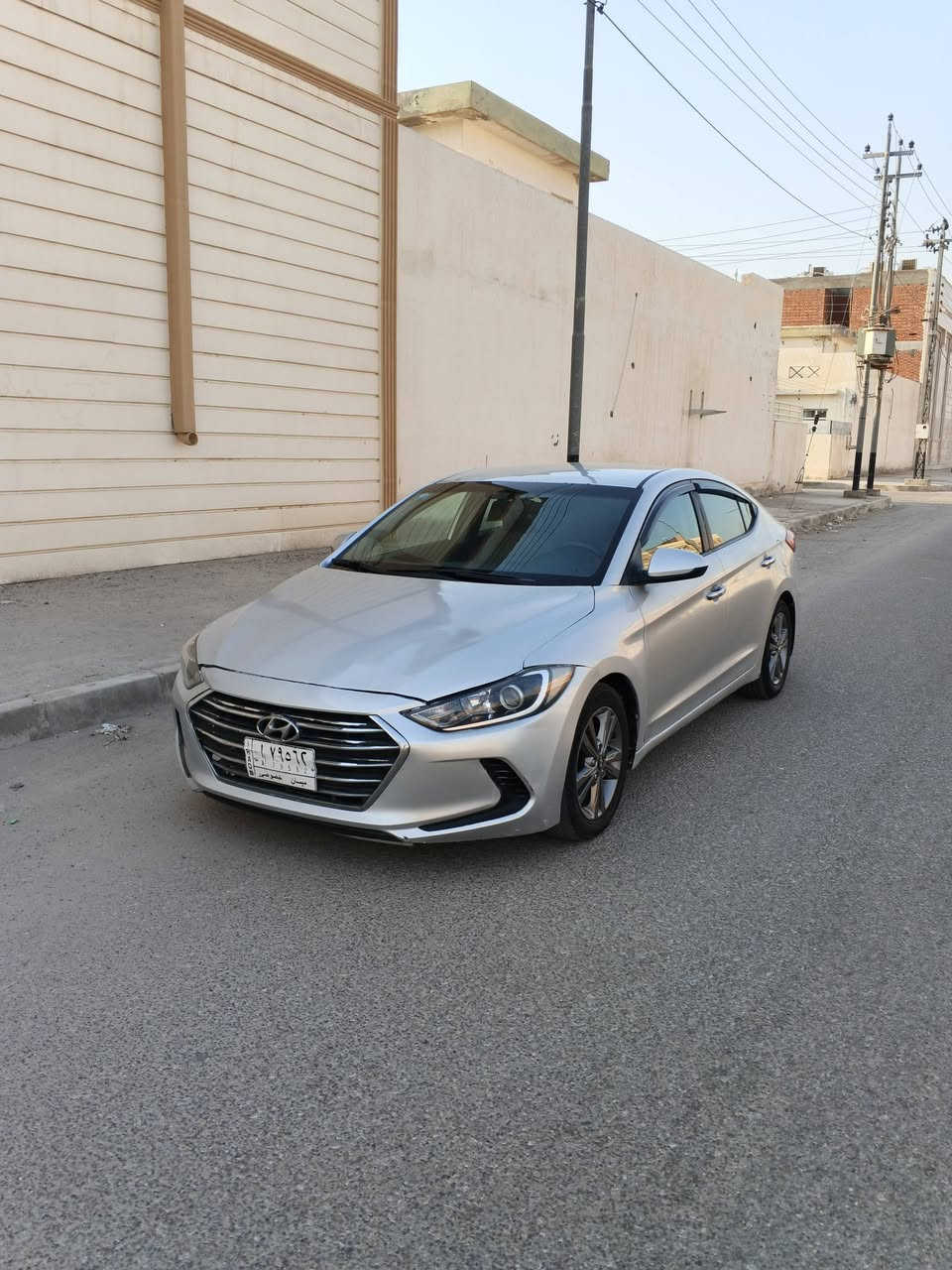 سياره هونداي الانتره مديل 2017 وارد امريكي بيه بنيد مبدل فقط وبيه رشات صبغ تجميل مكفوله من الضربه القويه والكلبه والكص والصبغ العام والعيب الشرعي مكينه وكير مكفولات 
مواصفاتها 
مكينه دوش 2000المرغوبه
تحكم استيرن جهتين 
تبريد+تدفئه
كير اتوماتيك+عادي رياضي 
شاشه تاب 
كامره خلفيه دواره 
حساسات خلفيه 
ويل كب كروم 
نظام ايكو+نظام سبورت 
ماشيه 200mi
سنتر لوك 
نظام انزلاق 
تخم تاير 
حداديه 100%
سياره جاهزه رقم ميسان تحويل ثاني يوم سعره 110 مكانه ذي قار المركز
***********
