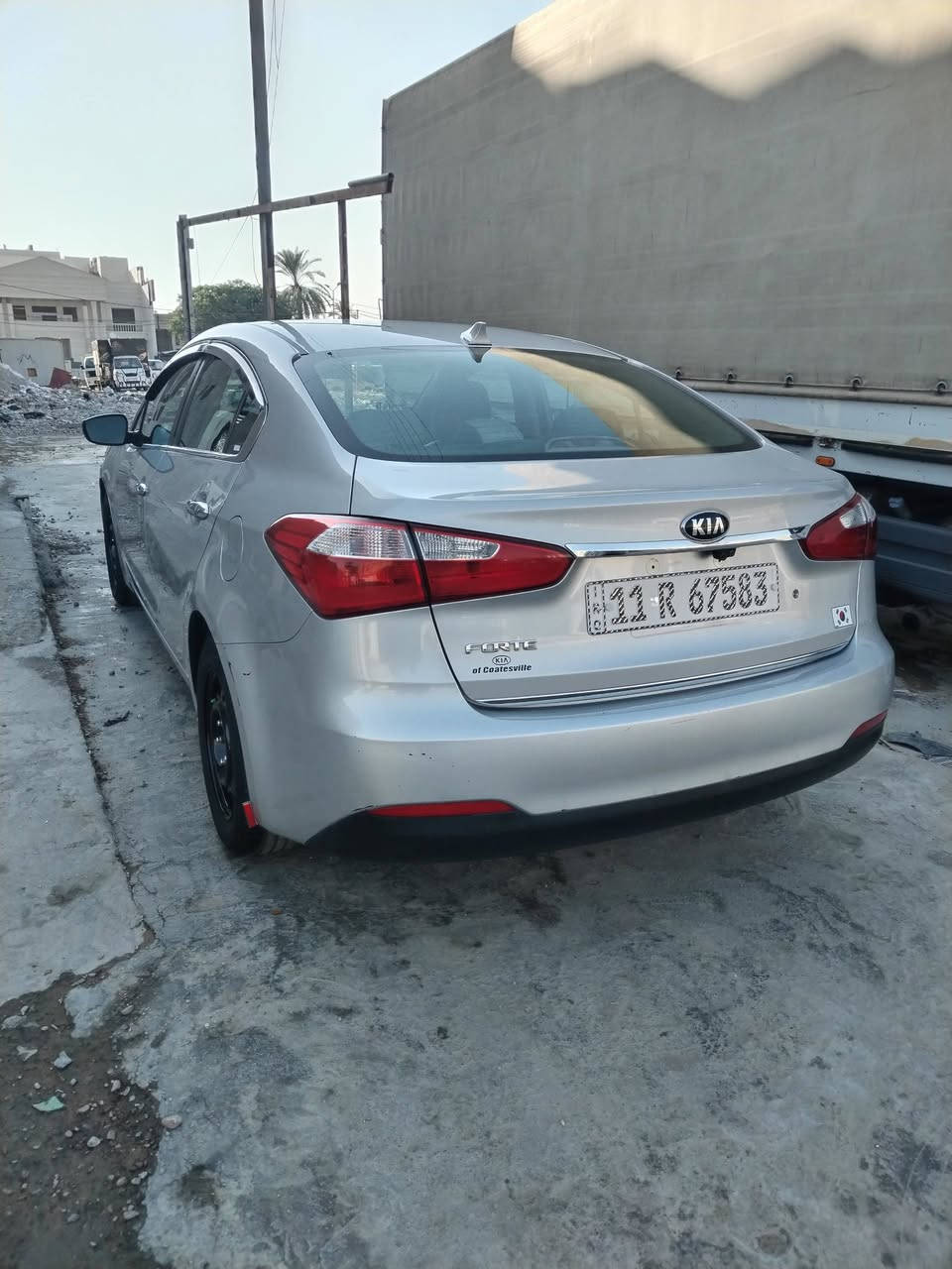 السلام عليكم للبيع او مراوس بكورلا       فورتي موديل 2015  رقم بغداد باسمي حادثها بامريكا جاملغ مال السايق فقط مبدل  او بل عراق بيها بارد بل جاملغ الايمن وشويه فعصه بل دوسه السياره كلش حلوه جديده  مال جناي كير ومكينه وتبريد او صدر كله كفاله  سعرها 100 اوبيها مجال  مكان السياره بغداد الغزاليه رقم الهاتف   ***********  بي واتساب
