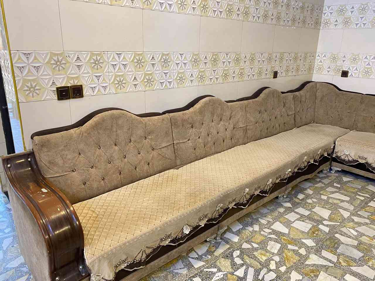 السلام عليكم 
👈للبيع: ديون (قنفات) بحاله جيدة✅

📌قياس التخم ست أمتار زاويه آلون بيجي مطعم بجوزي

📍النضافه مستعمل بي تصليحات بسيطه 

🖇️يجي وياه طبلات ومفرشين واحد كريمي واحد جوزي 

💰السعر:؛ 115الف وبي مجال 

🕹️المكان[بغداد/ مدينة الصدر / الدسيم ]

📞الرقم للتواصل /***********
