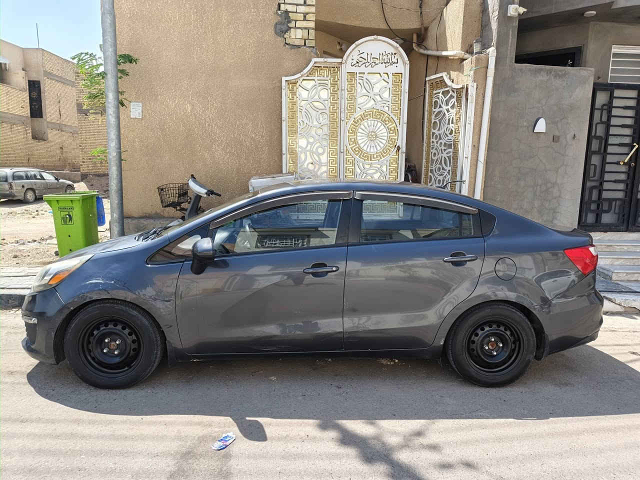 السلام عليكم ريو موديل 16 خليجي ماشيه 88حقيقي نضيفه كلش وسوناره موجود عندي حادثه بسيط 
محرحك 1600
تبريد ثلج 
مكاني كربلاء 
رقم بابل 
السعر 88 وبيه مجال بسيط 

***********
