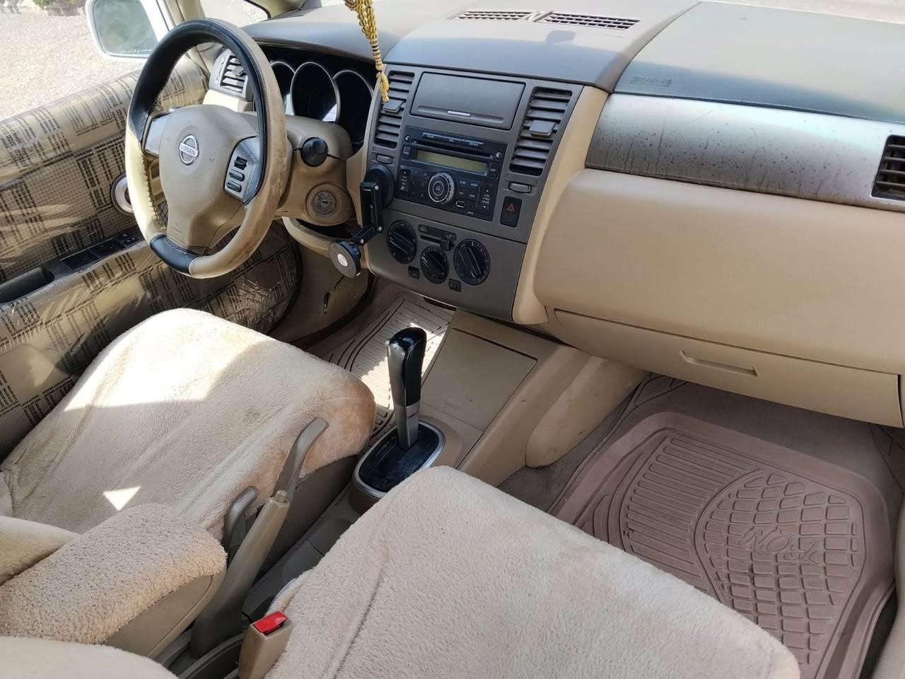 نیسان تیدا ٢٠١١ مەکینە گەورە سیارەکە حیزام سبوغە گێر و مەکینە و تەبریت و تعویل بەشەرت سەنەوی و رەقەمی نوێیە و بەناوە خۆمانە سیارەکە بێ مەسرەفە سعری ٧٧وەرەقە و مجال.      *********** أربيل, العراق
