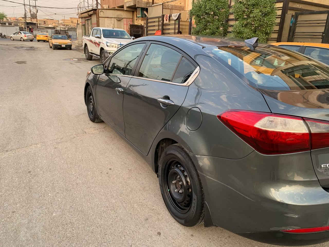 السلام عليكم
كيا فورتي مديل 2014 وارد امريكي حادثهه خشم جاملغ امامي مكينه جيتي مصبوغه حزام الجماليه بدون معجون  الحلوه وكامله  مكان بغداد حي ور السعر 90 وبيهه مجال حك الجيه الشراي يتصل والموشراي لايكسر بحلال العالم ***********
