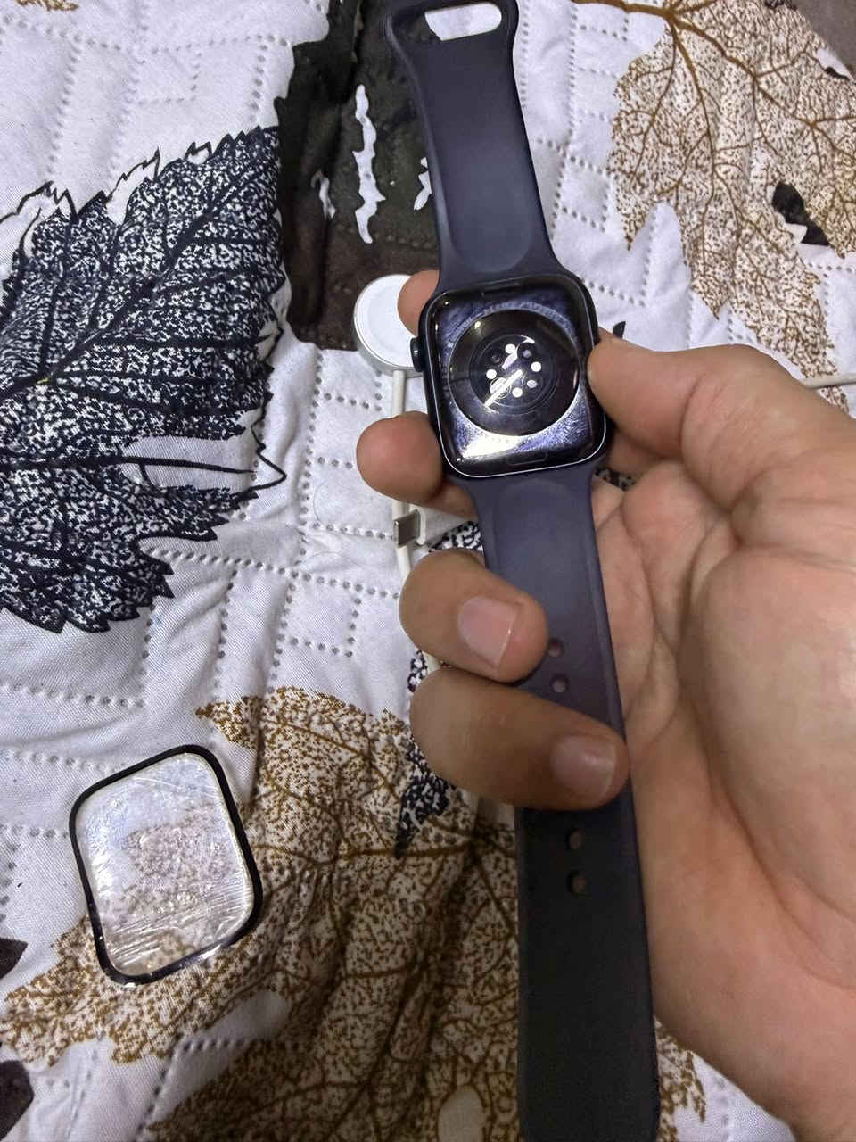 Apple Watch Series 7 GPS
* الخامة: ألمنيوم
* اللون: اسود 
* البطارية: 82% 🔋
* النظام: watchOS 26.3
* النوع: GPS
* الموديل: MKN53LL/A
* الحالة: مستخدمة ونظيفة
* الملحقات: الشاحن + الكارتون  
* الساعة أصلية  السعر 300  للتواصل على واتساب ***********

