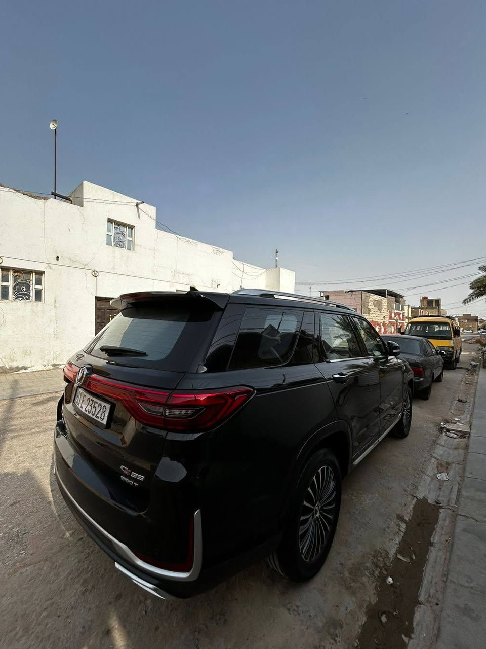 السلام عليكم سيارة شانجان cs95موديل 22رقم بغداد
سيارة رياضية متعددة الاستخدامات
عائلية كبيرة الحجم 7راكب 3صفوف
نضام دفع رباعي 4WD
ودفع امامي
سعة الخزان 74لتر
بانوراما كامل اضائة امامي خلفي بتقنية LED
امكانية طي المقاعد الصف والثالث لزيادة مساحة التخزين مقاعد جلدية كاملة شاشة لمس ونضام صوتي فاخر خاصية المساج في المقاعد الامامية ونضام تكيف هواء اوتوماتيك مع فتحات تهوية للمقاعد الخلفية ونضام كاميرات محيطية 360 درجة مع خاصية التسجيل الرباعي
نضام تثبيت السرعه AcC
لاستشعار الحركة والمركبات الامامية
نضام التحذير من الاصطدام الامامي والفرامل الطارئة الذكية وسائد هوائية متكاملة امامية وجانبية وستائرية نضام الثبات الالكتروني للمساعدة في النزول  والصعود على المنحدرات ومقاعد جلدية تحكم كهربائي وخزن ذاكرة ٣ وضعيات
شاحن لاسلكي ونضام تشغيل عن بعد ونضام خرائط وتوصيل الهاتف الذكي نضام التحذير من مغادرة المسار ونضام مراقبة الاطارات وجنطة كهربائي مع خاصية الفتح بالقدم المكان نجف رقم الهاتف ***********
السعر 190$ورقة
