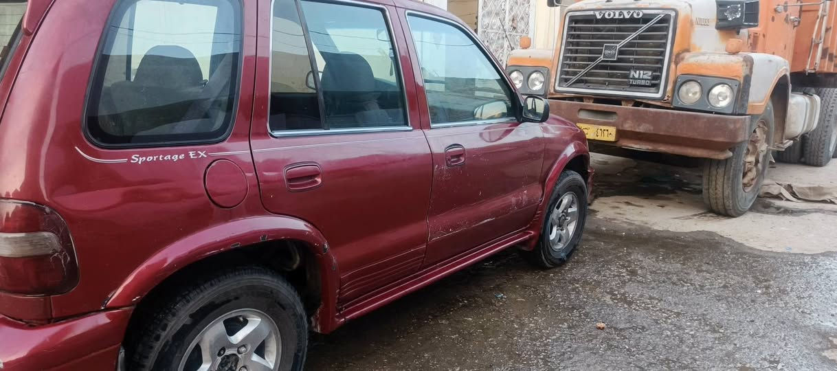 سبورتج موديل 2000 أوتوماتيك تخم تاير جديد محرك كير جدد
منظومة بانزين حاوية للبيع فقط  رقم دولي بسمي تحويل مباشر هزه جديدة تبريد شغال  مكان السيارة الديوانية سعر ٤٥ورقه بيه بس باب بيه صبغ 
وباقي شركه ***********
