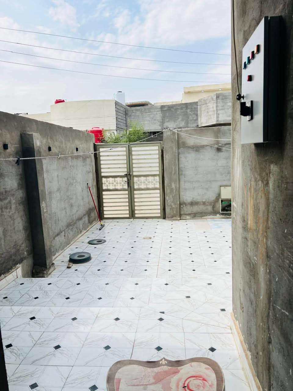 السلام عليكم اعادة نشر بسبب الوعود الكاذبه
بيت زراعي مساحه 146 متر واجه 7متر ونزال 24 متر للبيع
الموقع الزبير منطقة المنسيه للاستفسار الاتصال ع الرقم *********** واتساب او اتصال غير متواجد ع الفيس
ملاحظة قابل للتفاوض مع الاثاث والمو شراي لايتصل ويواعد
