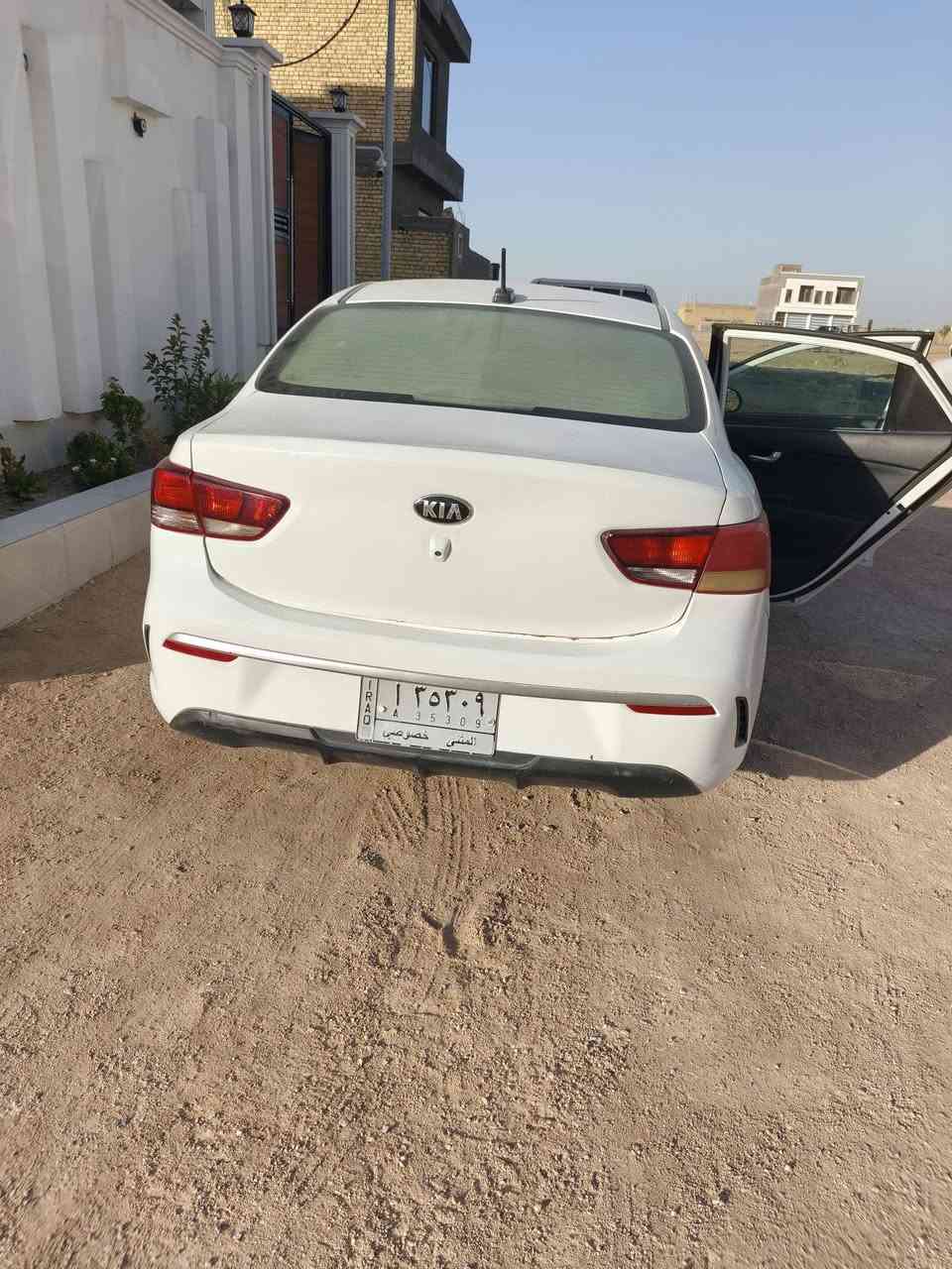 كيا ريو موديل 2021 للبيع محرك 1600 وارد أمريكي حادثهه قبق الجنطه وأطراف جملغات الخلفي   ماشيه 92 السعر 110وبي مجال لتواصل ع رقم ***********
