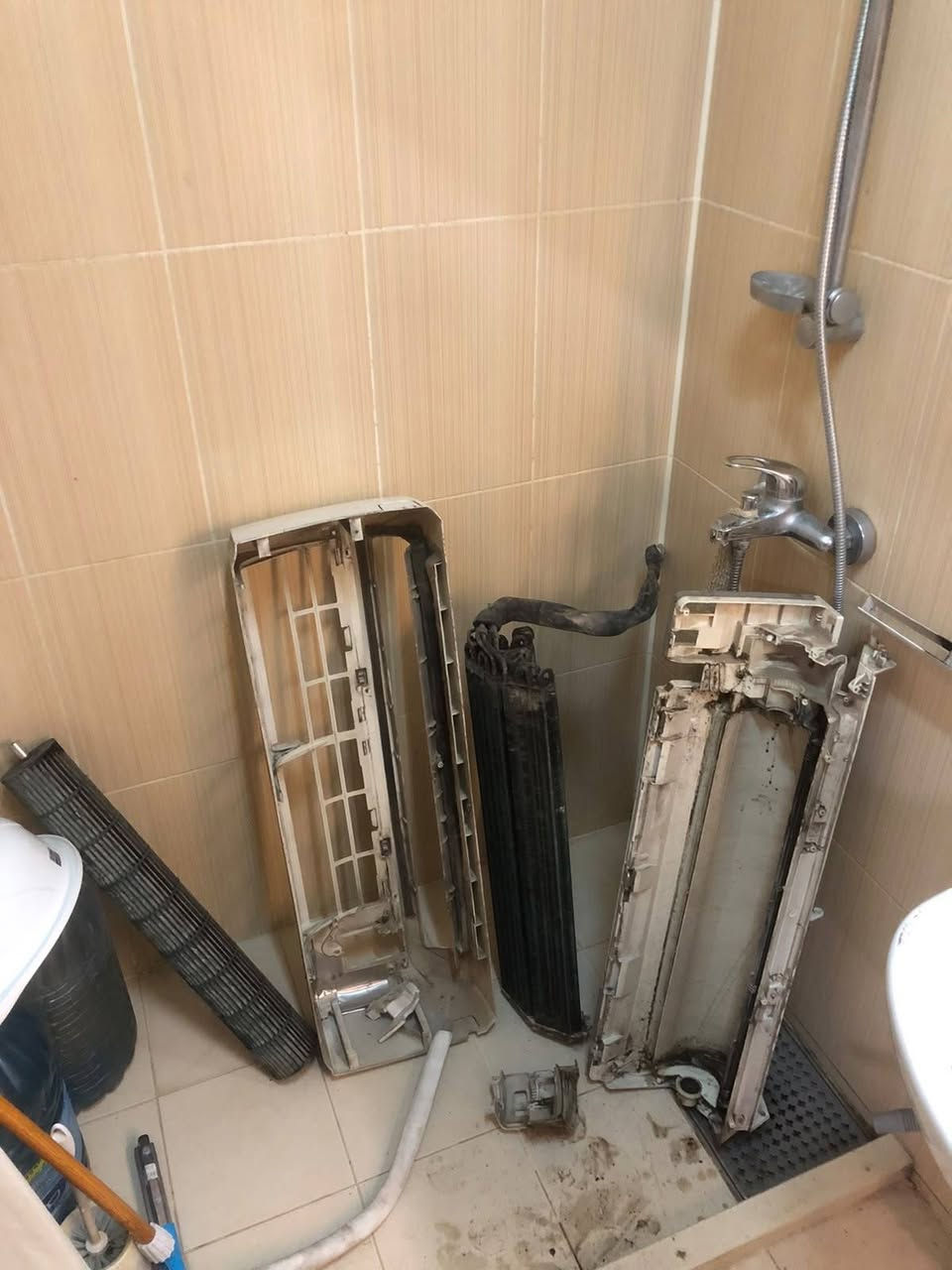 🔧 كل ما تحتاجه لشقتك... في مكان واحد!
نقدم لكم خدمات متكاملة بأعلى جودة وأسعار مناسبة، مع الالتزام بالمواعيد والدقة في التنفيذ:

✅ نصب وصيانة جميع أنواع السبالت
✅ فتح وشد وصيانة السبالت
✅ تبديل وصيانة السخانات
✅ نصب وشد كاميرات المراقبة
✅ صيانة الصحيات وتمديداتها
✅ صبغ الشقق بأفضل التشطيبات
✅ تنفيذ جميع أعمال الديكور
✅ إضافة النقاط الكهربائية والتعديلات المنزلية
✅ فتح وشد الكاونترات وصيانتها
✅ توفير وتركيب أقفال وكيلونات وأغراض بسماية الأصلية
✅ تقديم محجر 
⭐ جودة في العمل • سرعة في الإنجاز • أسعار منافسة • ضمان على التنفيذ

📞 للحجز والاستفسار:
***********
