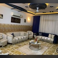٣ قنفات كبار • ٢ كراسي • قابل تفاوض