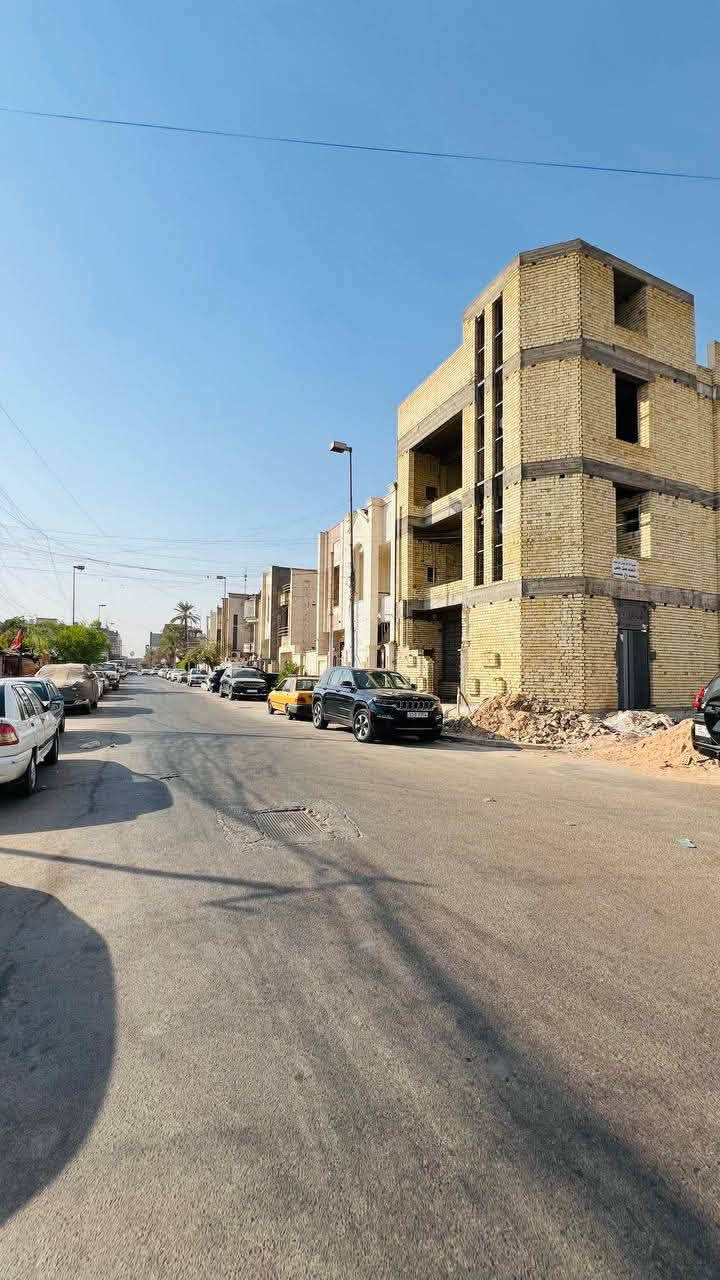 مكتب الودق للعقار
بناية ركن للبيع العنوان شارع فلسطين محلة 506
المساحه 120 واجهة 8 نزال 15
مكونة من ثلاث طوابق 
الطابق الأرضي مكون من صالة و مطبخ و خدمات و غرفتين نوم 
والطابق الأول كذالك 
والطابق الثاني مكون من وحدتان سكنيه كل وحده مكونه من 
صاله ومطبخ وخدمات و غرفة نوم 
للاستفسار ***********
خليفة التميمي

