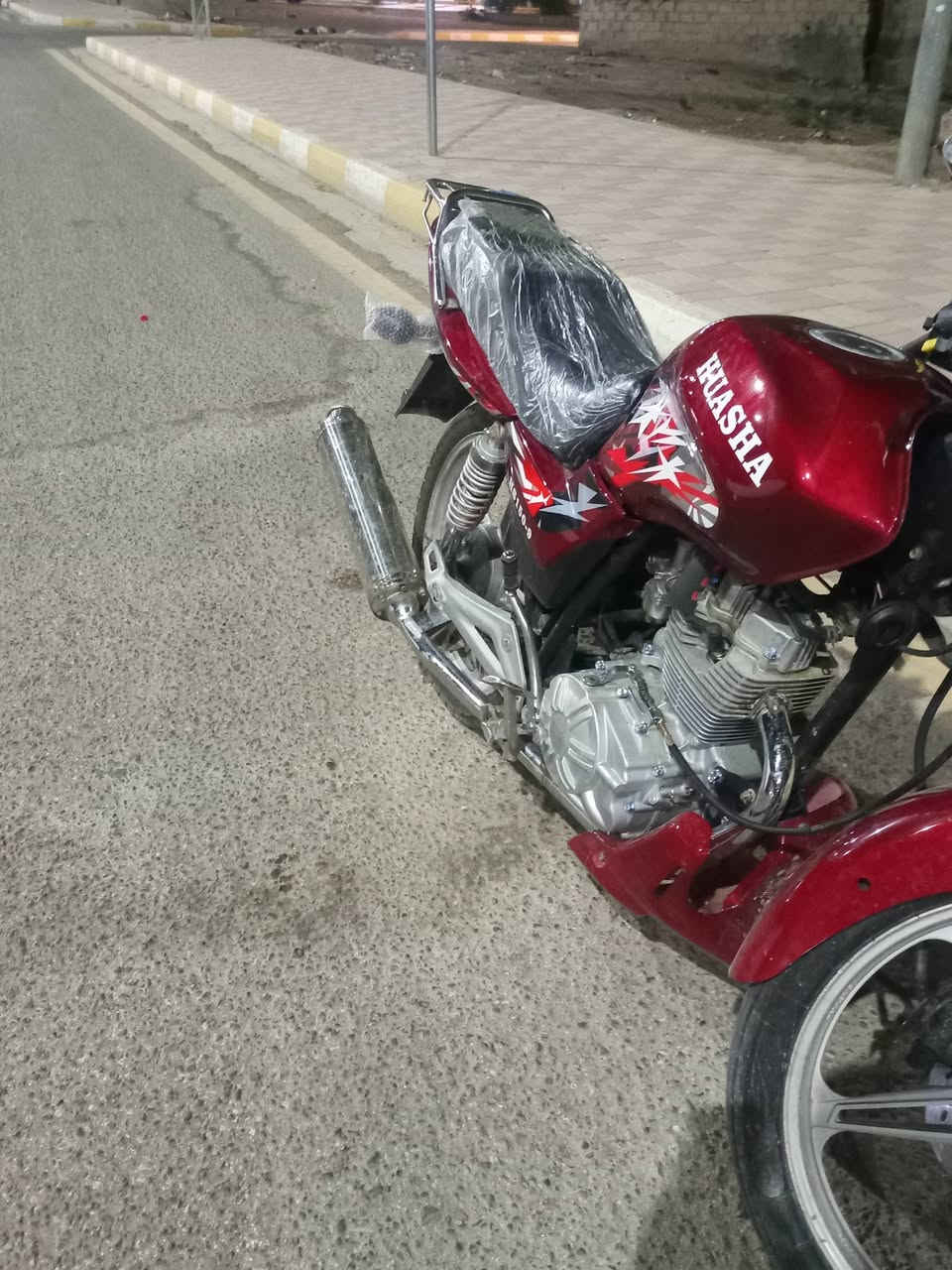 سلام عليكم من رخصه الادمن دراجة للبيع نوع هيوشه محرك نجمه موديل 2018 دراجه حلوه كل نقص مابيها اوراق كامله السعر 625 العنوان الرمادي التأميم للاستفسار ***********
