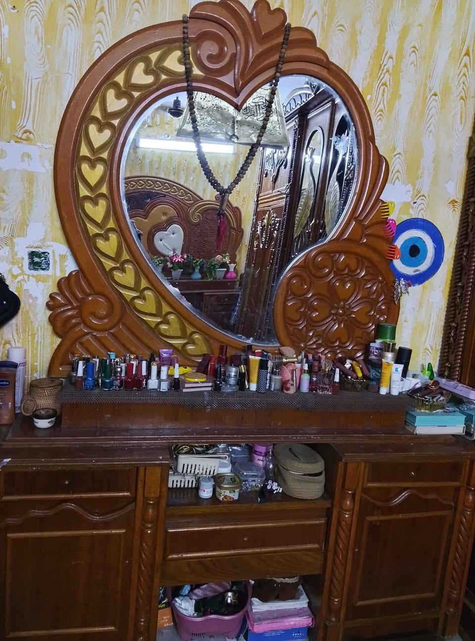 بسم الله وعلى بركة الله
غرفة اخشاب صاج ملحق نظيفة جدا 
مع ملحقاتها 
رقم الموبايل 
***********
***********
