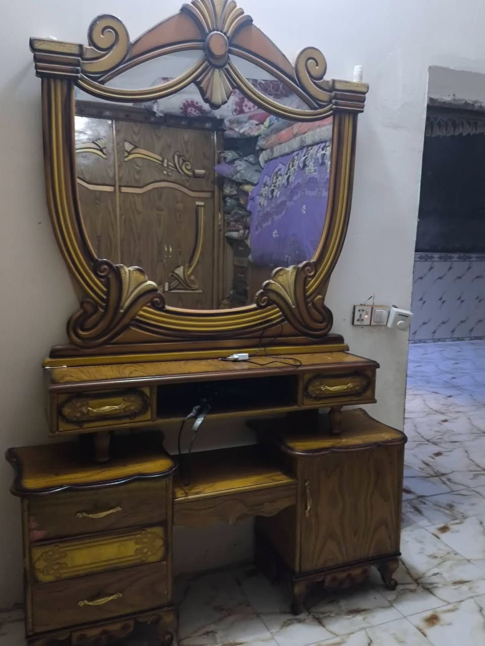 غرفه اخشاب • نضيفه • استخدام قليل