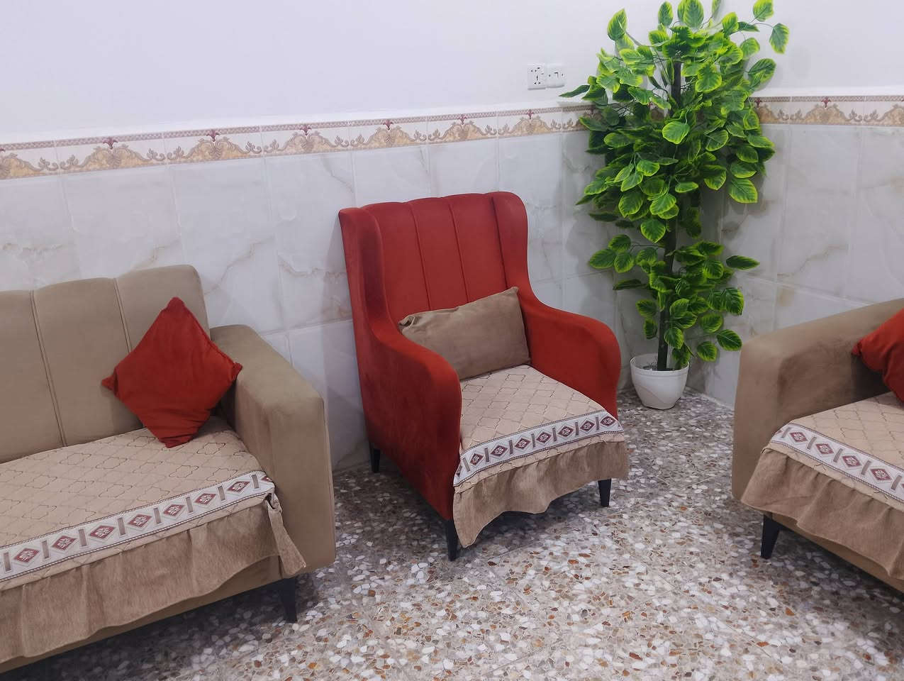 السلام عليكم غرفه نوم لبيع نضيفه نضافه 95 خشب تصميم تركي مع تخم10قطع نضافته 100 بل 100 رقم ***********
